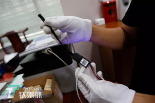 暗戰(zhàn)中的眼睛 一位“反偷窺獵人”如何揪出藏匿的針孔相機(jī)與竊聽(tīng)器